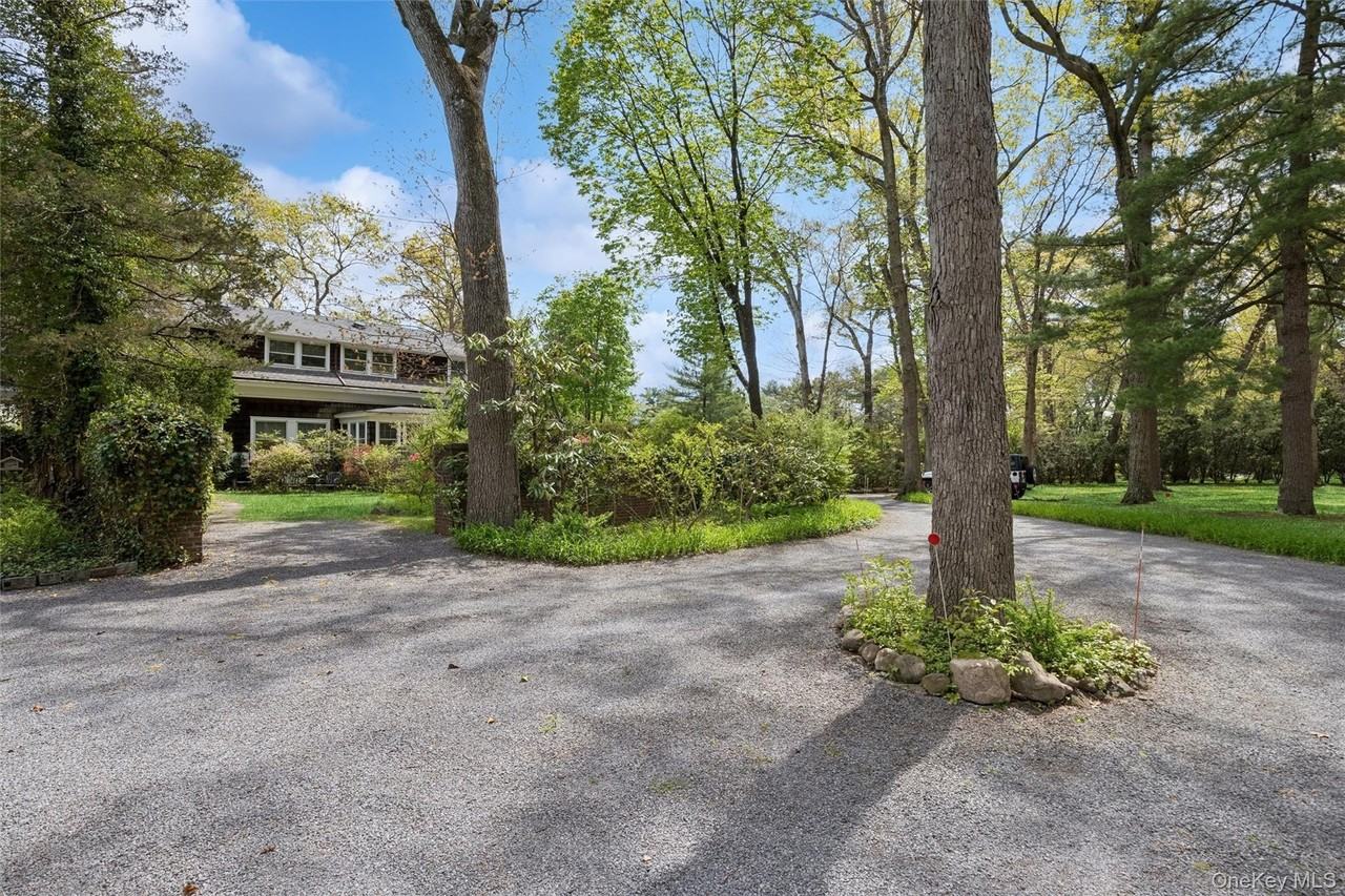 208A Wheatley Rd - Photo 3 of 39