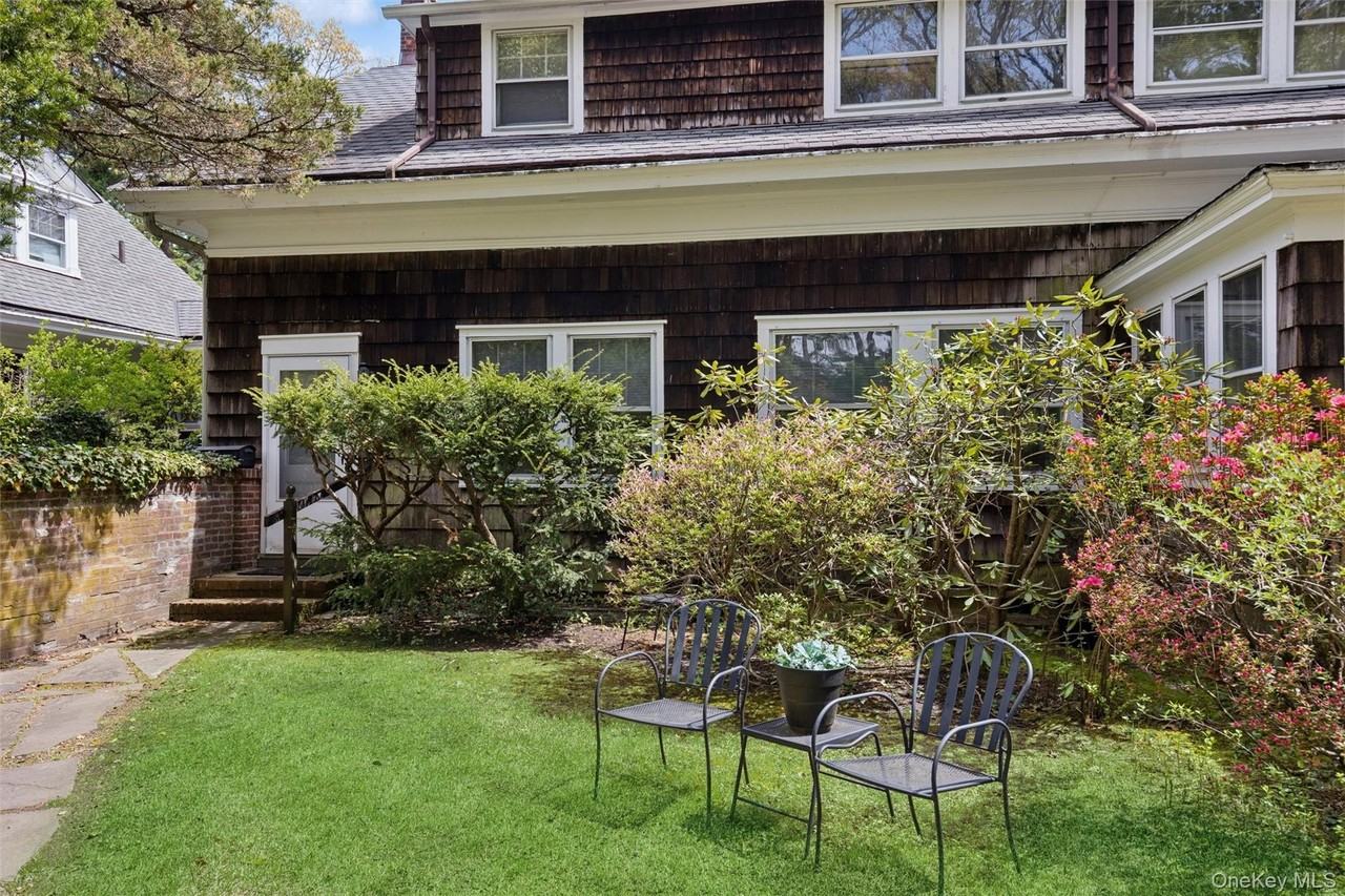 208A Wheatley Rd - Photo 4 of 39