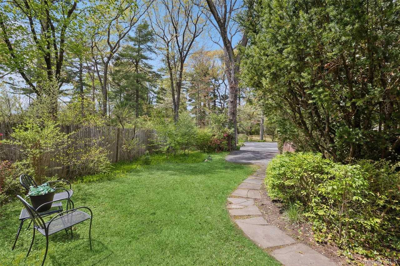 208A Wheatley Rd - Photo 5 of 39