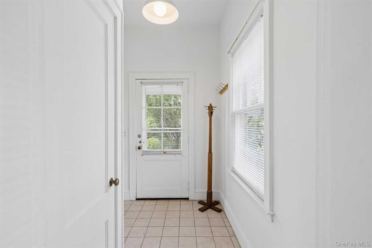 208A Wheatley Rd - Photo 6 of 39