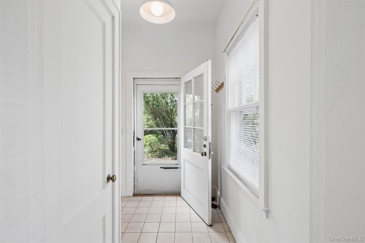 208A Wheatley Rd - Photo 7 of 39