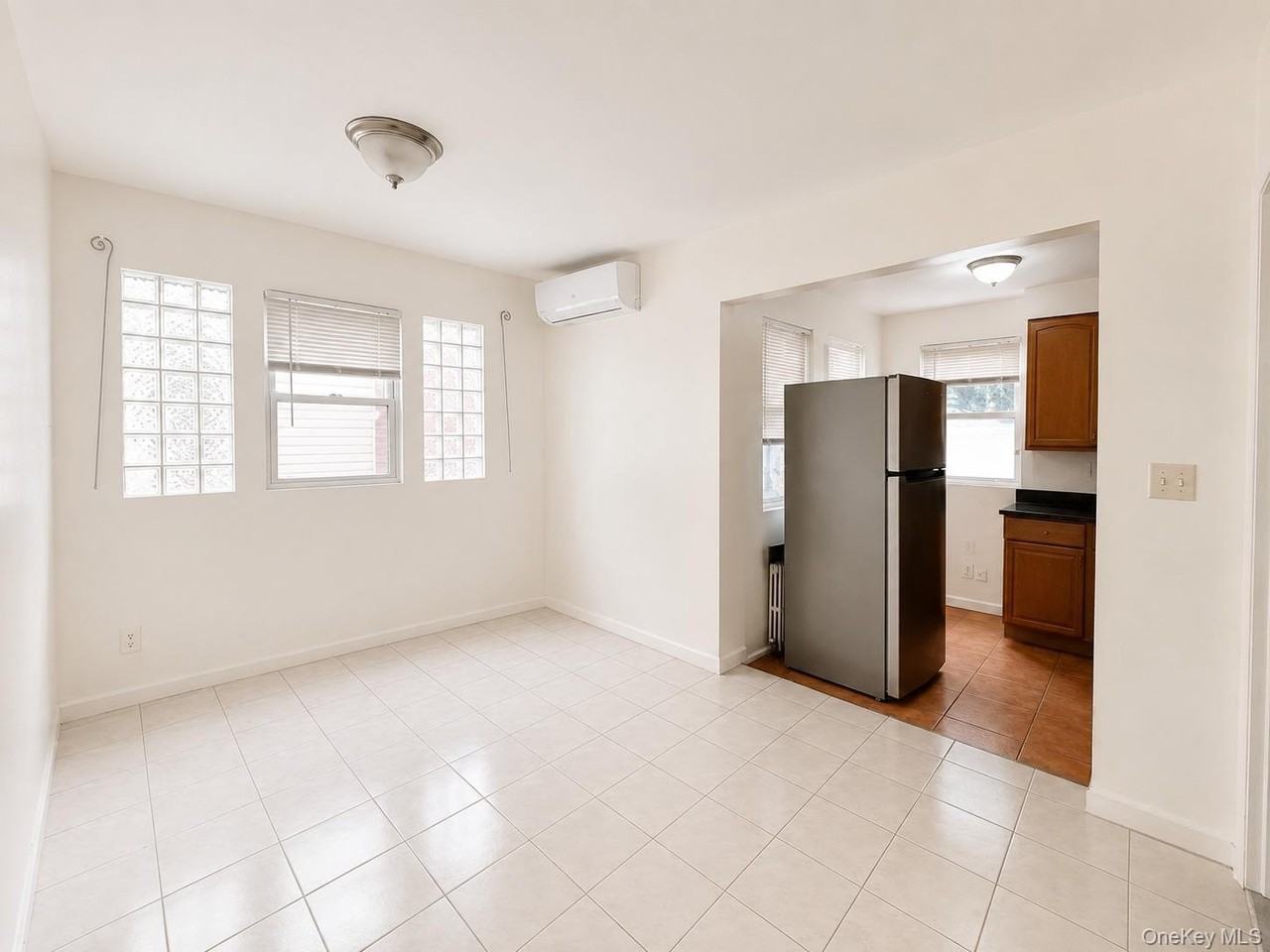 7718 169th St #1FL - Photo 4 of 6