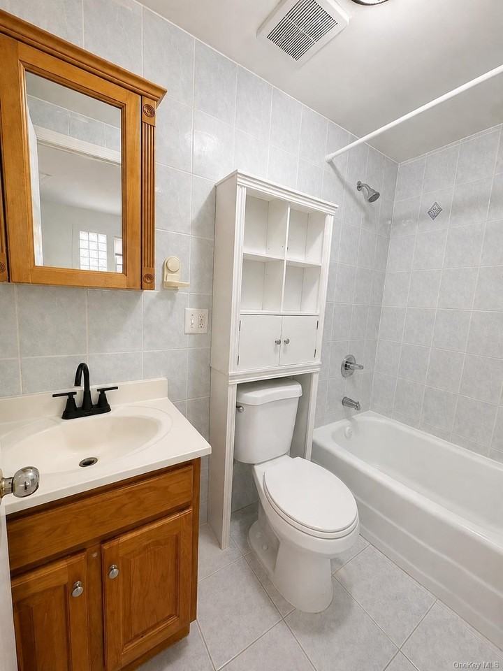 7718 169th St #1FL - Photo 6 of 6