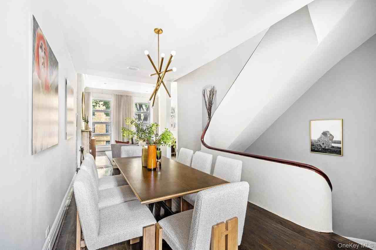 262 W 25th St #2 - Photo 4 of 12