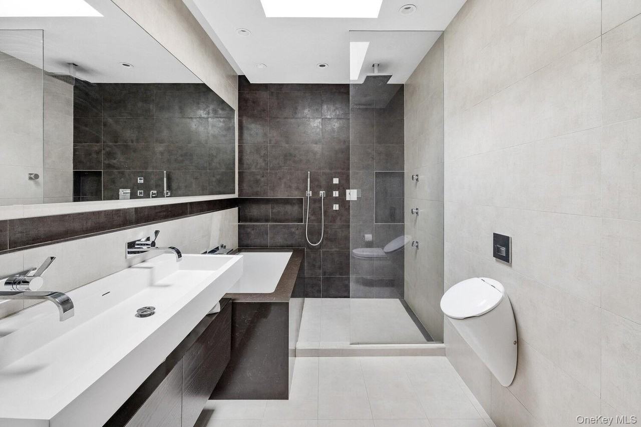 262 W 25th St #2 - Photo 6 of 12