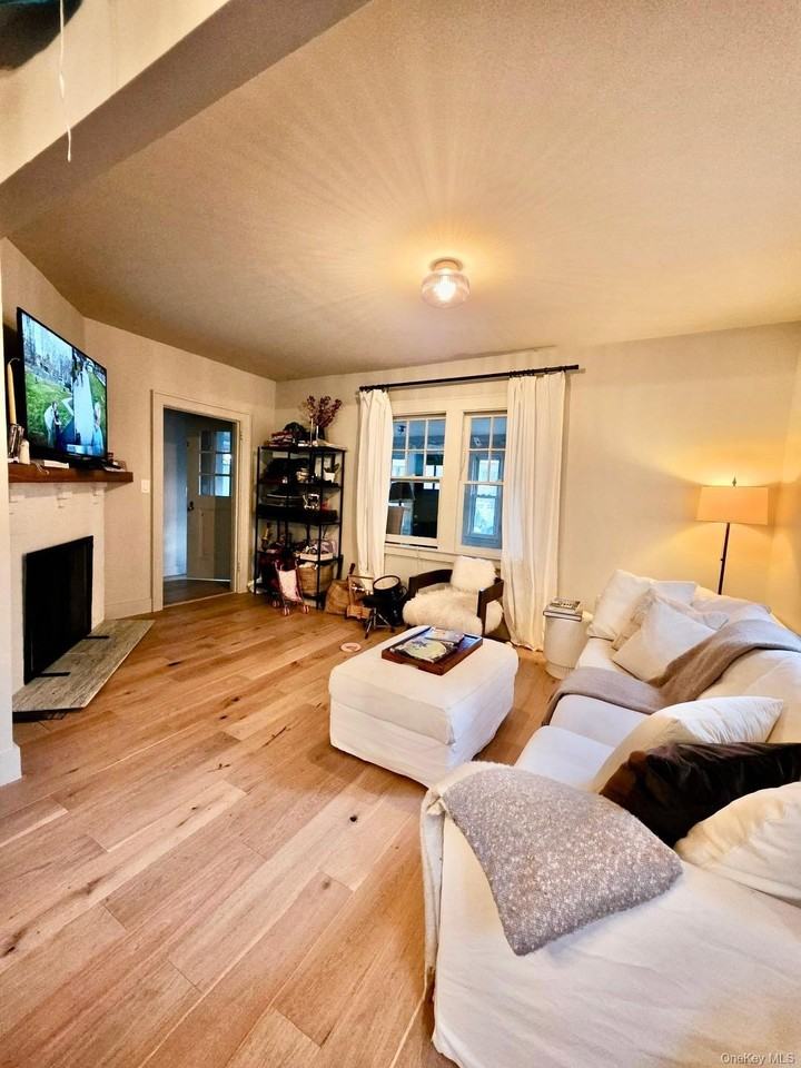 18 Webster Ave - Photo 5 of 10