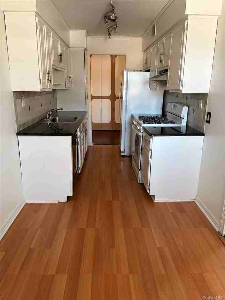 7 Essex Ln #B3 - Photo 7 of 25
