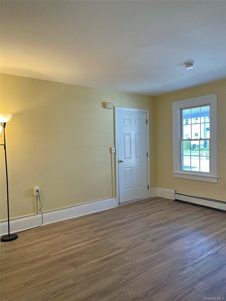 46 E Market St #B - Photo 3 of 10