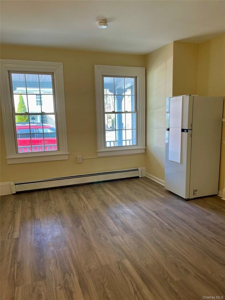46 E Market St #B - Photo 4 of 10
