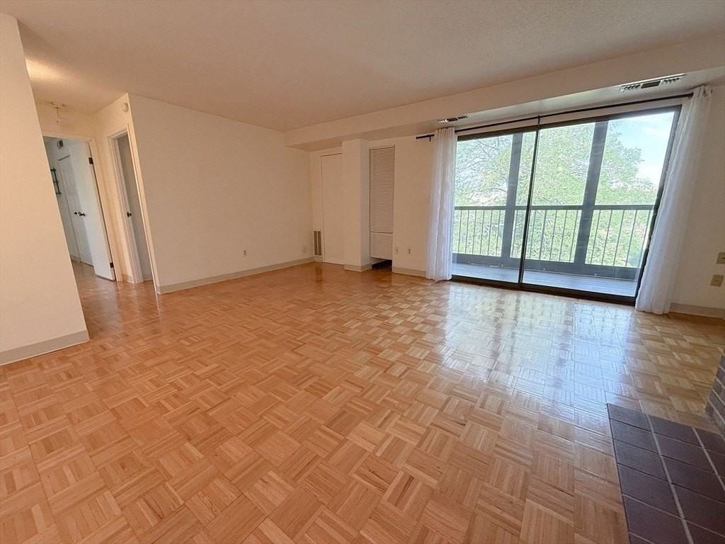 1580 Massachusetts Ave #5G - Photo 6 of 29