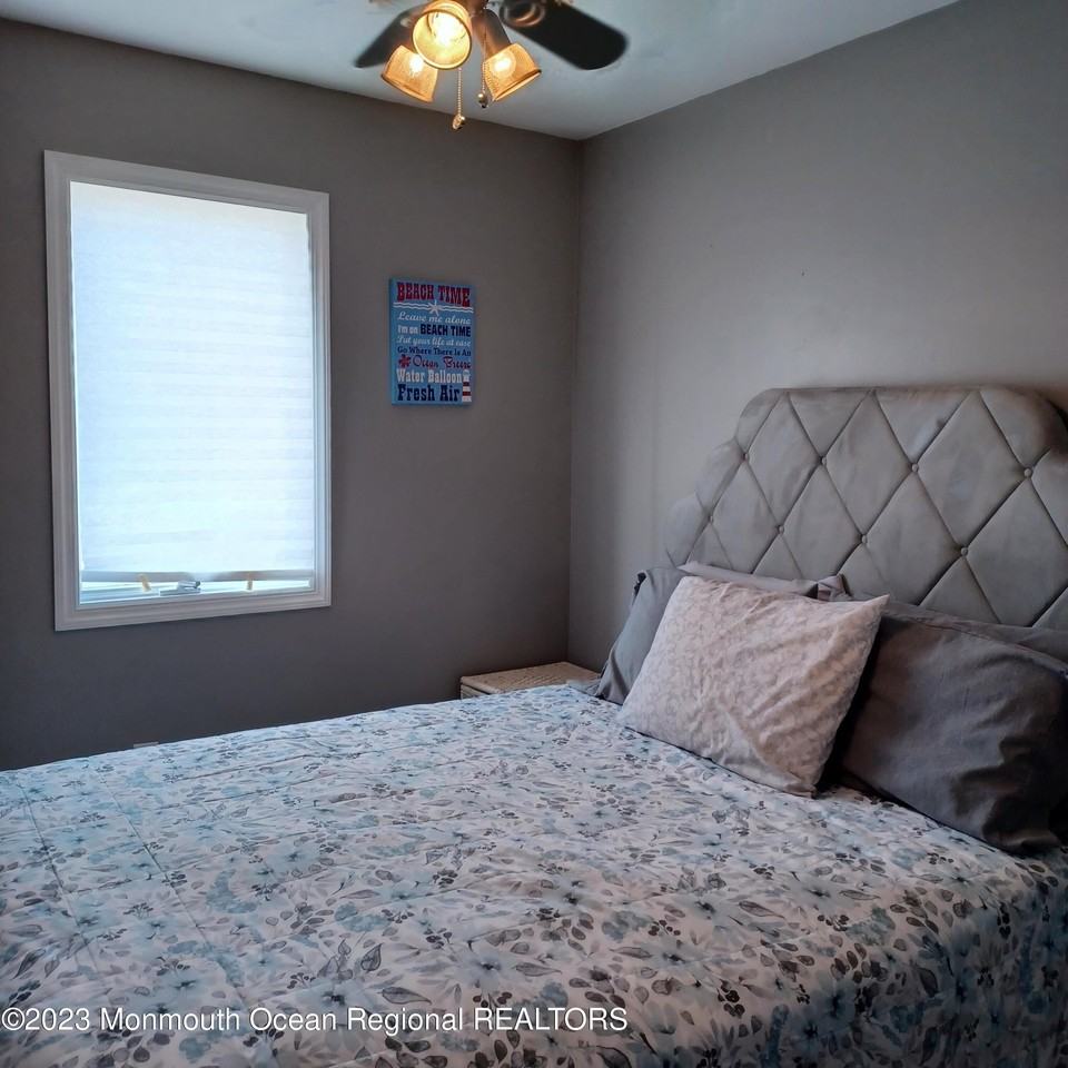 2100 S Bayview Ave - Photo 7 of 12