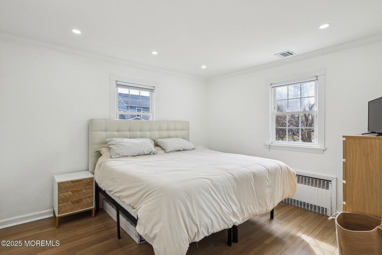 120 Hulick Pl - Photo 5 of 24