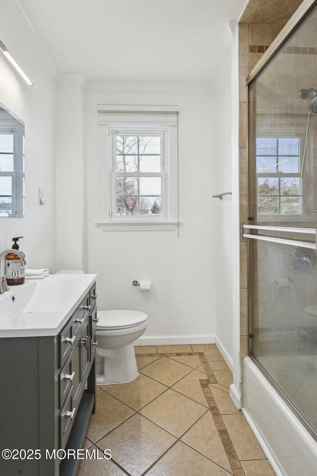 120 Hulick Pl - Photo 7 of 24