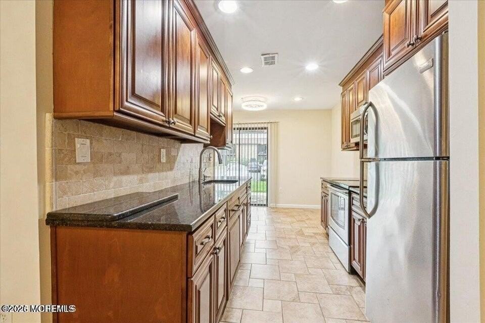 70 Overlook Way #E - Photo 5 of 24