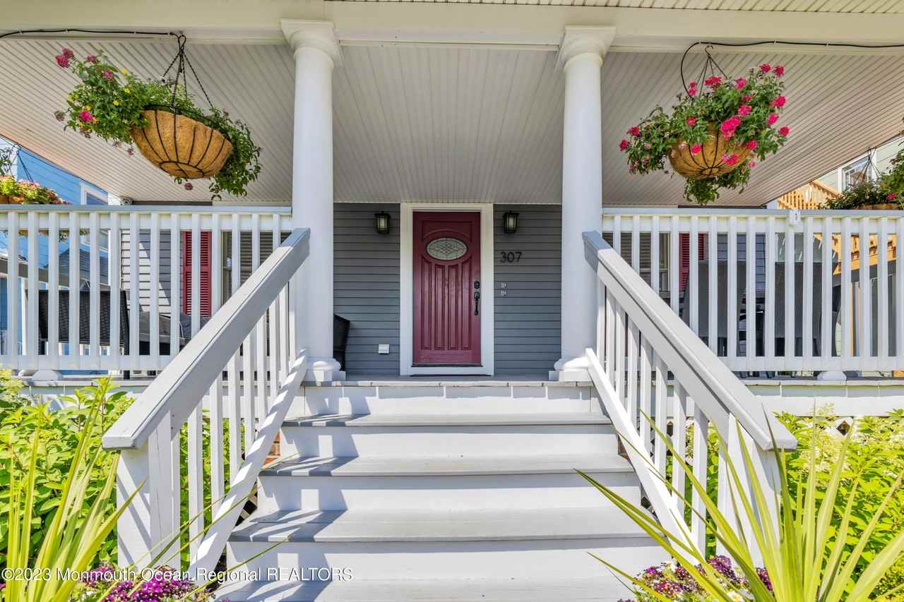 307 6th Ave #B - Photo 2 of 37