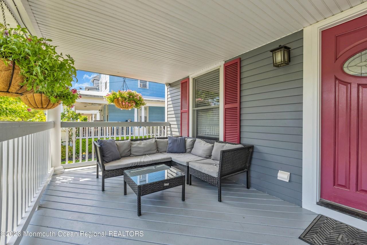 307 6th Ave #B - Photo 3 of 37