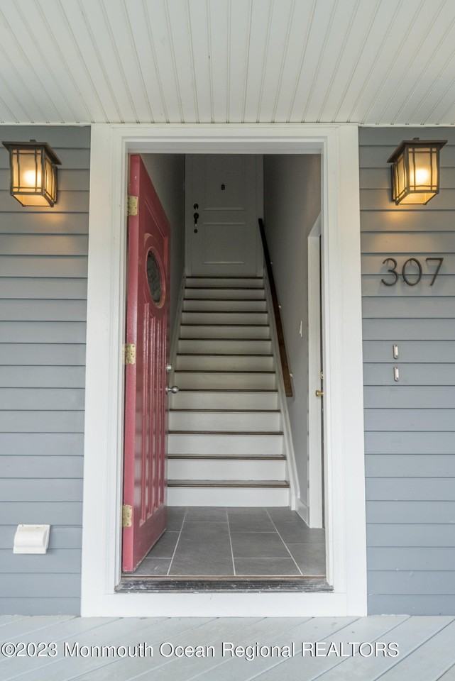 307 6th Ave #B - Photo 5 of 37