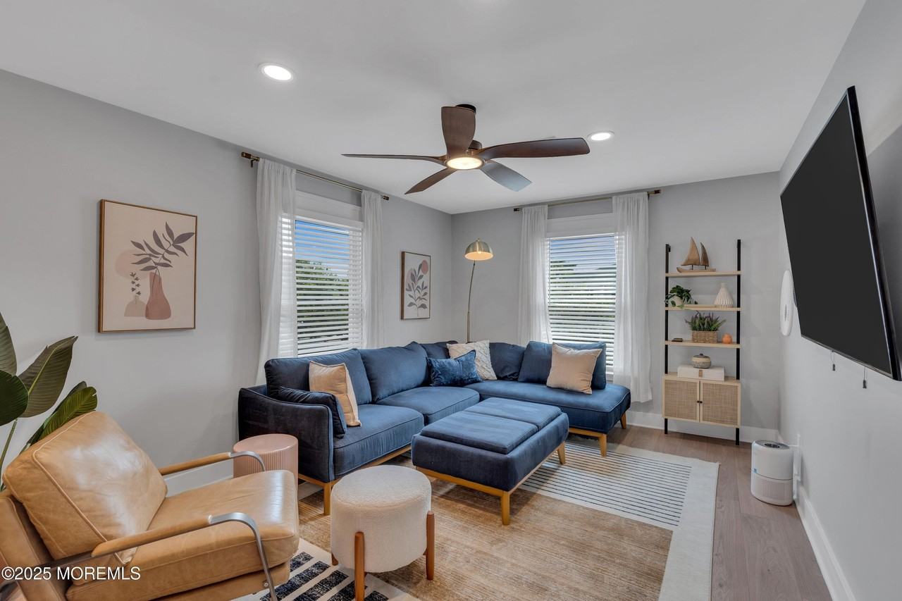 307 6th Ave #B - Photo 6 of 37