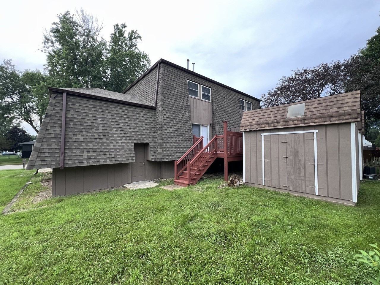 1637 Sheffield Dr - Photo 3 of 15