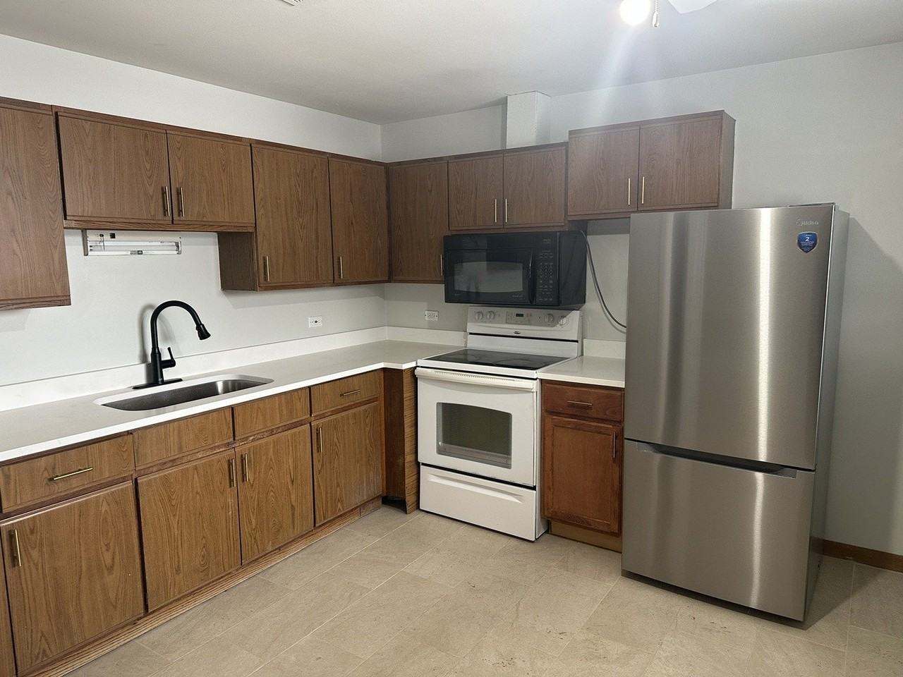 440 E Jefferson Ave #4 - Photo 2 of 11