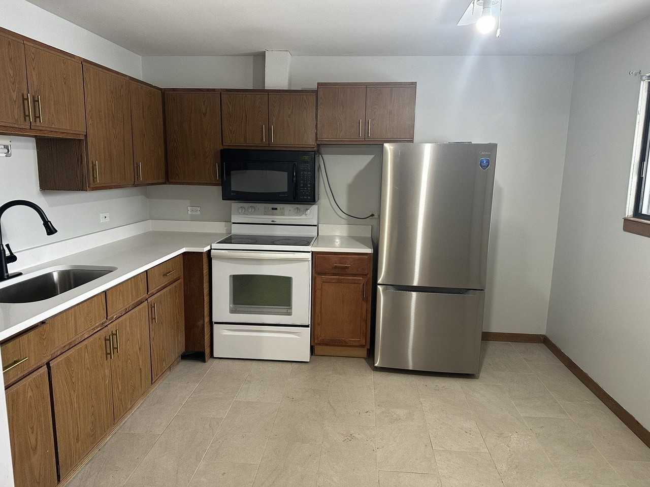 440 E Jefferson Ave #4 - Photo 4 of 11