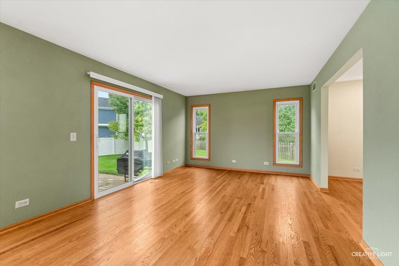 920 Fairfax Ct - Photo 5 of 27