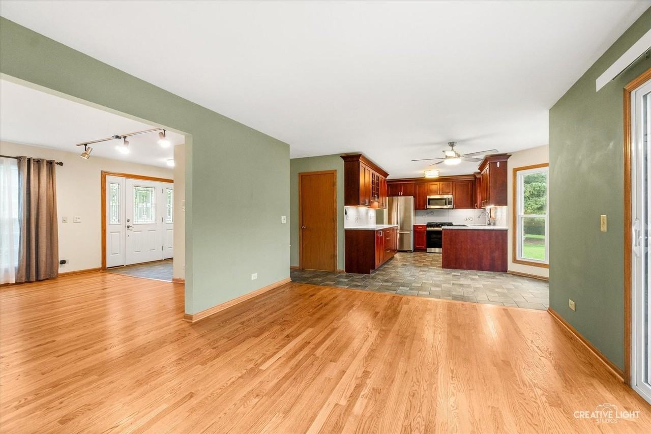920 Fairfax Ct - Photo 6 of 27
