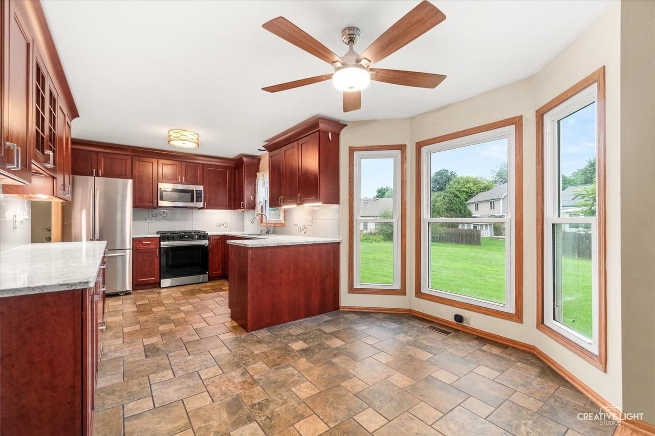 920 Fairfax Ct - Photo 7 of 27