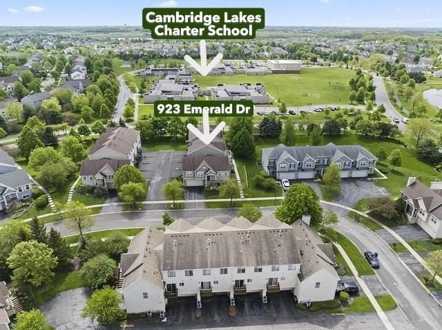 923 Emerald Dr - Photo 3 of 25