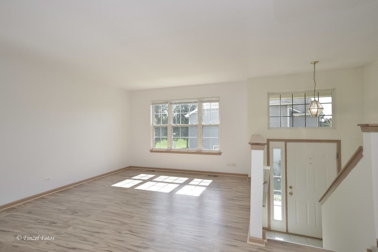 923 Emerald Dr - Photo 4 of 25