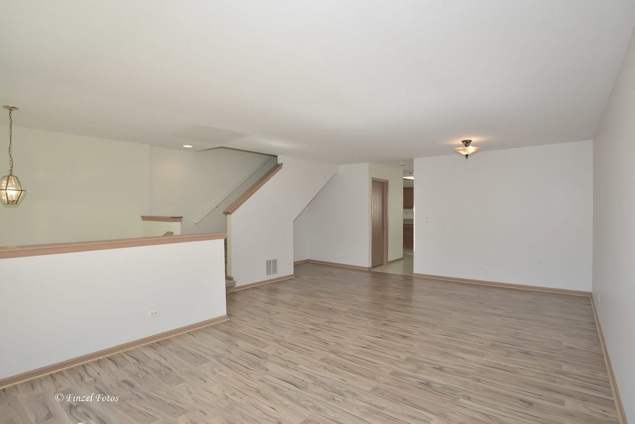 923 Emerald Dr - Photo 5 of 25