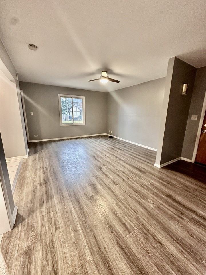 1702 W Oakton St - Photo 2 of 5