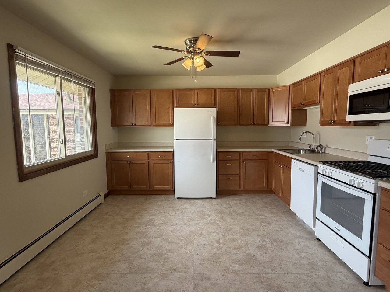 826 N Milwaukee Ave #D2 - Photo 4 of 16