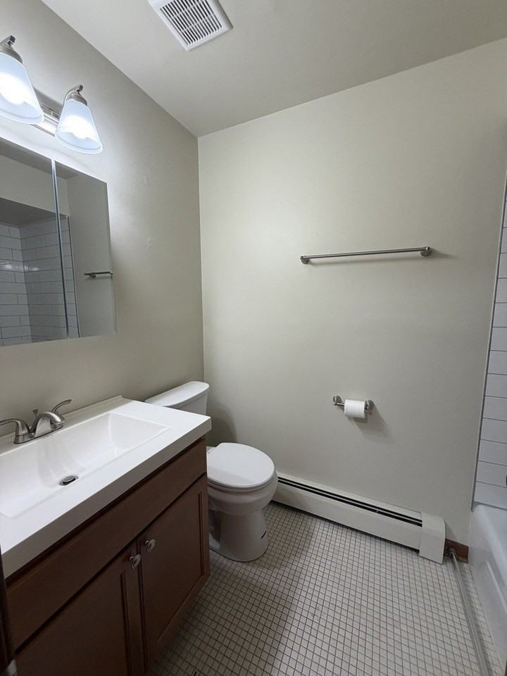 826 N Milwaukee Ave #D2 - Photo 7 of 16