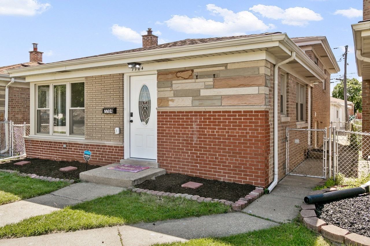 7704 Mcvicker Ave - Photo 2 of 22