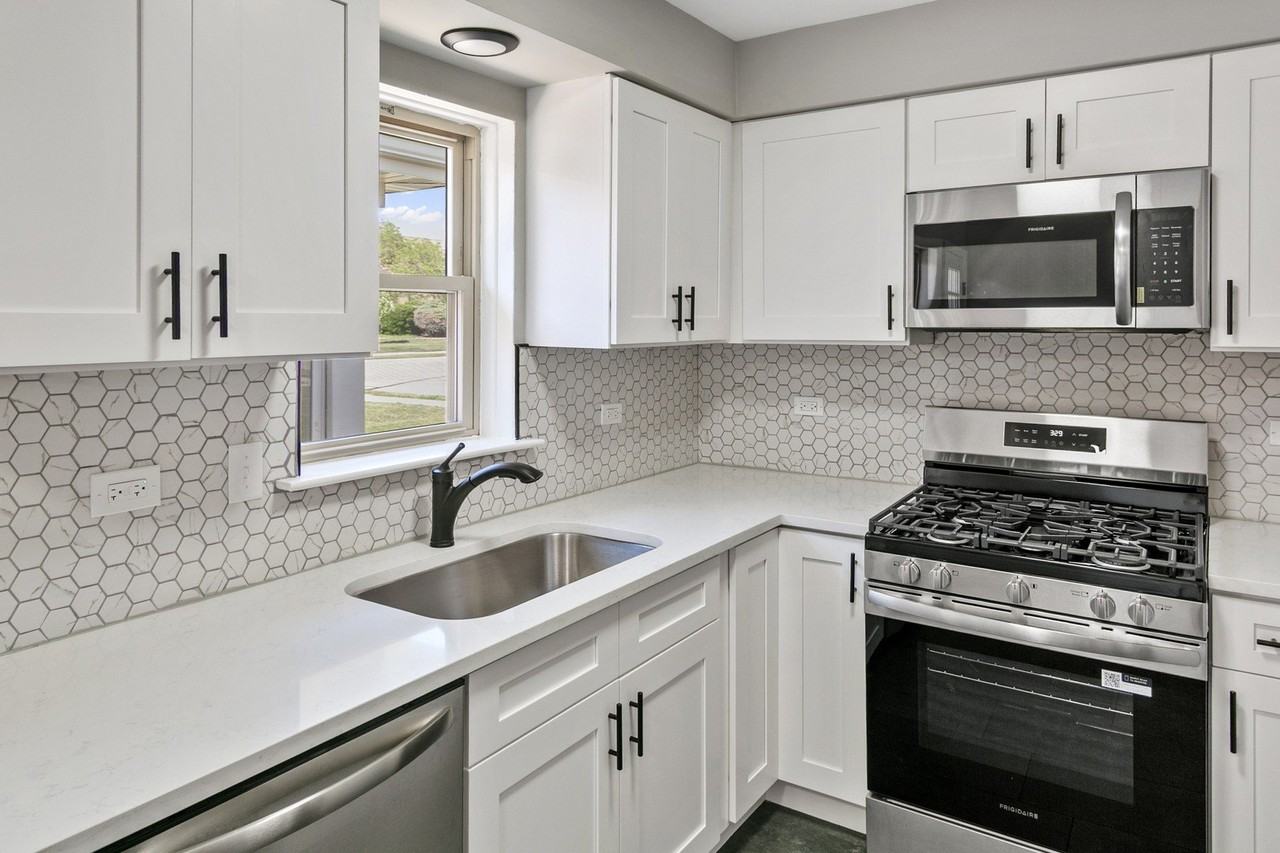 7704 Mcvicker Ave - Photo 4 of 22