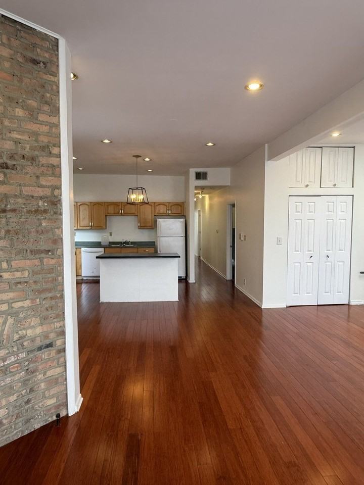 2717 W Congress Pkwy #2 - Photo 3 of 16