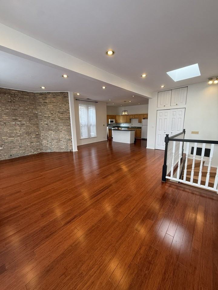 2717 W Congress Pkwy #2 - Photo 4 of 16