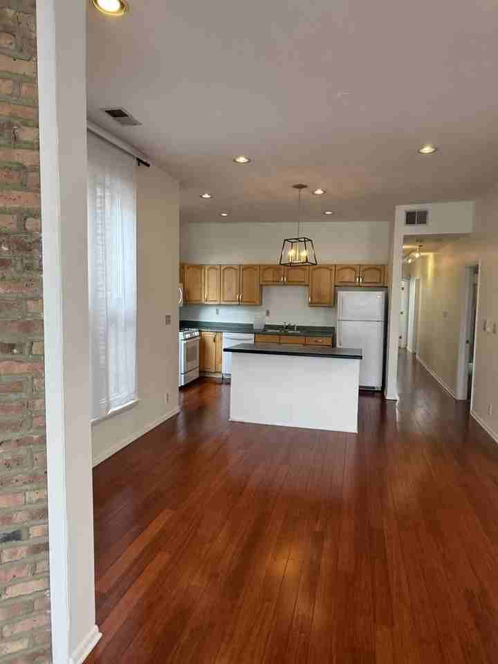 2717 W Congress Pkwy #2 - Photo 7 of 16