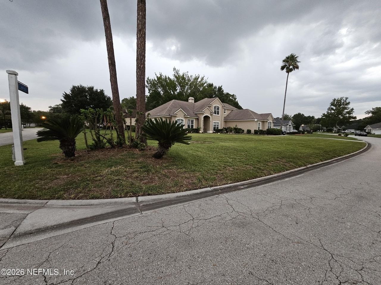 2722 Austin Rose Ln - Photo 4 of 50