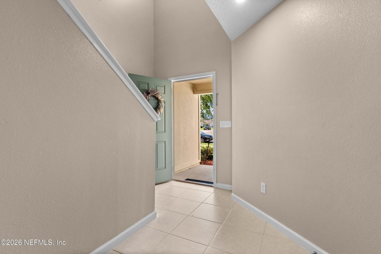 8704 Lake George Cir W - Photo 4 of 31