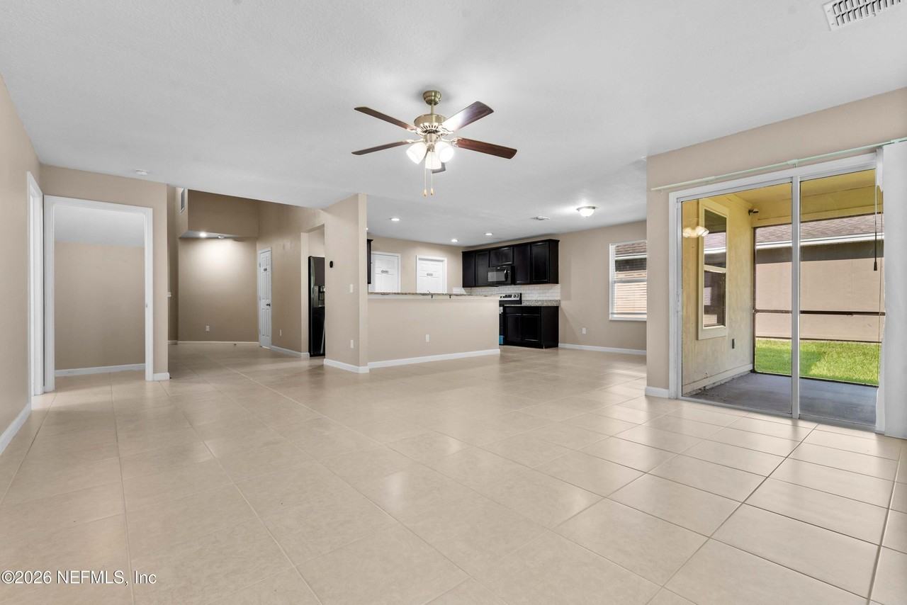 8704 Lake George Cir W - Photo 5 of 31