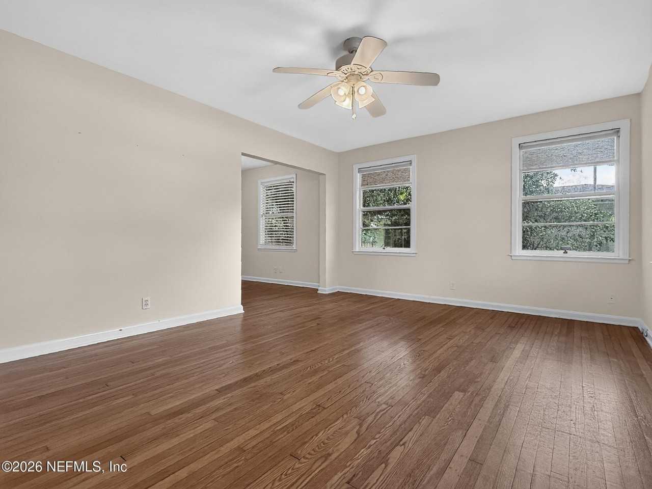 2618 Ernest St - Photo 6 of 30