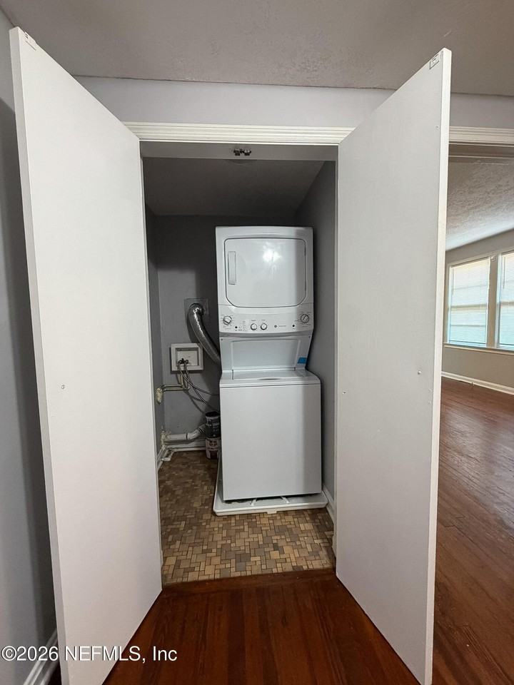 2575 Myra St #1 - Photo 5 of 11