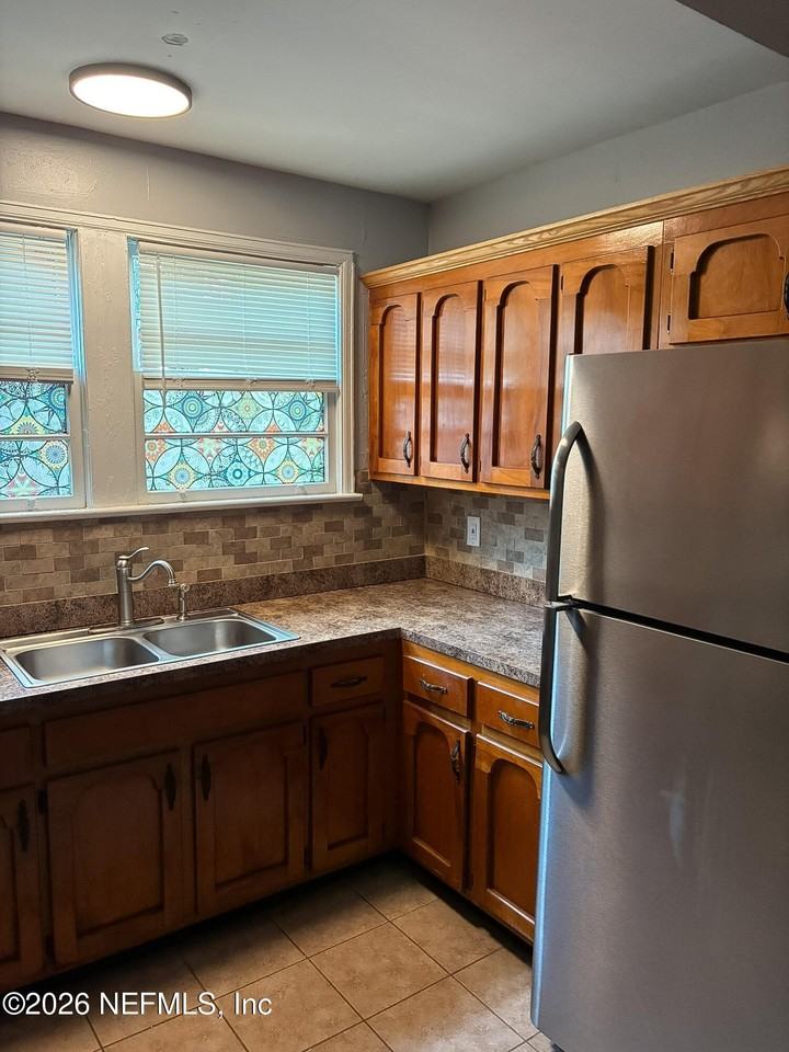 2575 Myra St #1 - Photo 7 of 11