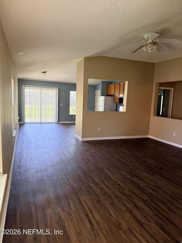 1432 Heather Ct - Photo 3 of 12