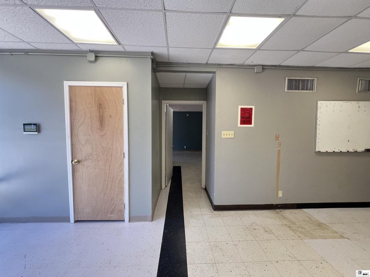 2103 Washington St - Photo 6 of 16