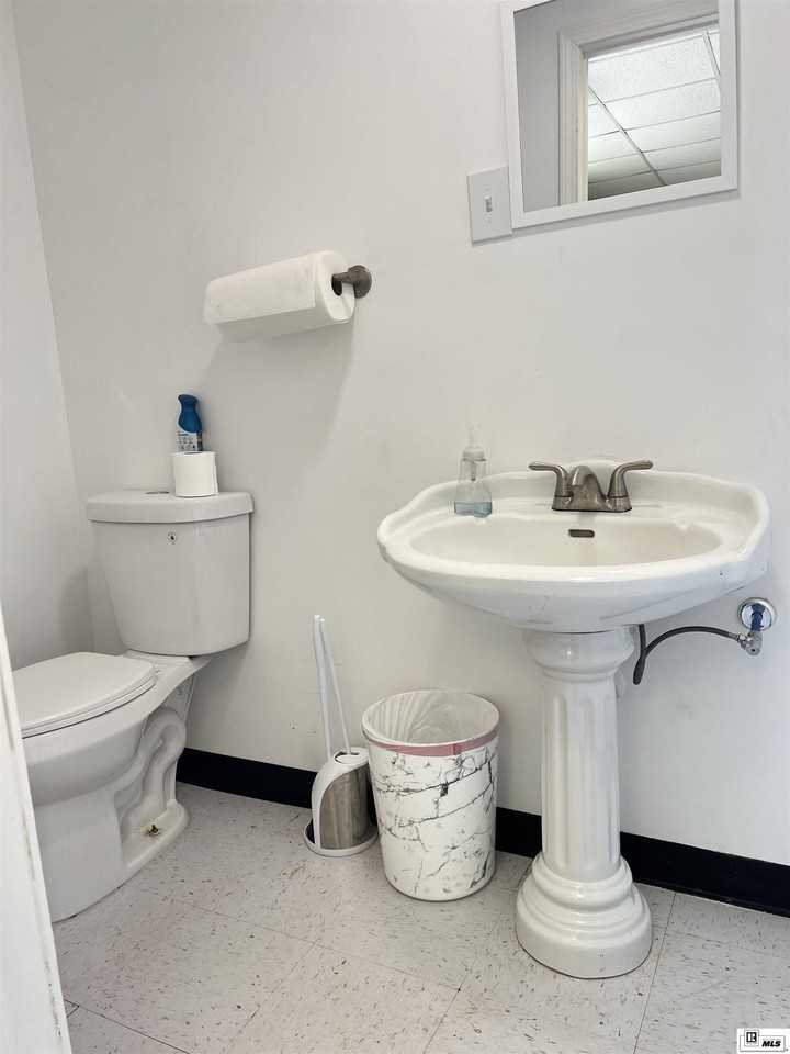 2103 Washington St - Photo 7 of 16
