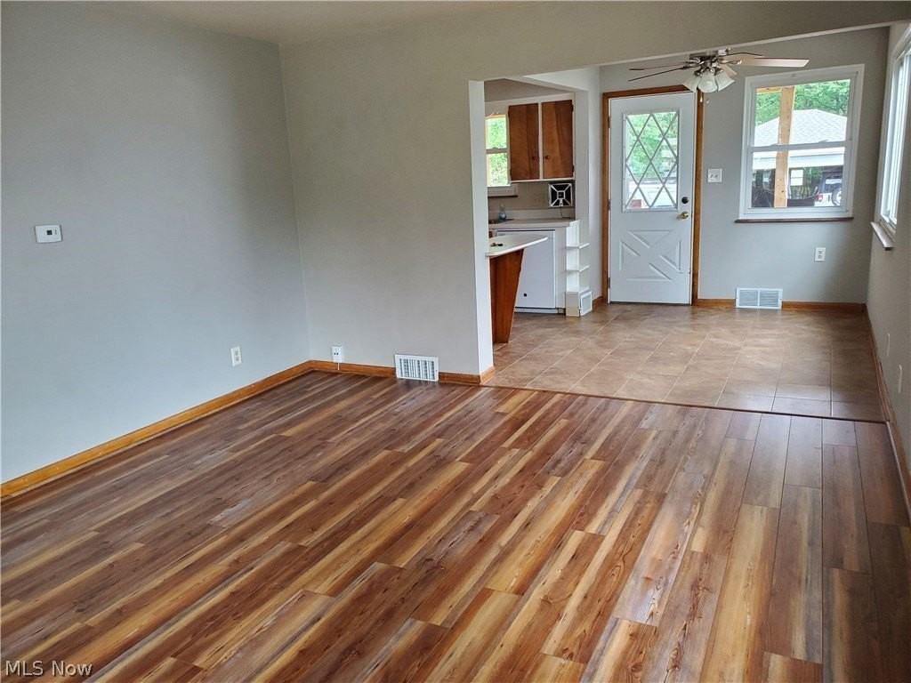 2562 3rd St - Photo 4 of 31