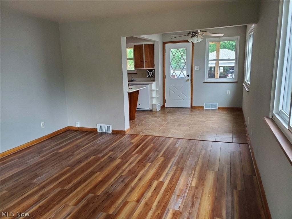2562 3rd St - Photo 6 of 31